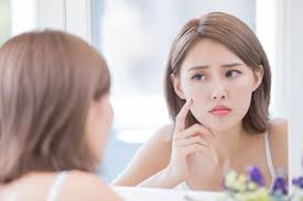 Everyday-Habits-That-Ruin-Your-Skin